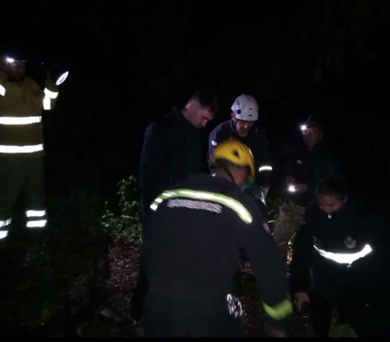 Los equipos de rescate localizaron a los turistas a unos 1700 metros por encima del Río Azul. Los equipos de rescate localizaron a los turistas a unos 1700 metros por encima del Río Azul.