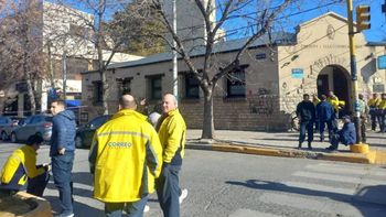 Los muchachos del Correo Argentino pasaron un mal momento este viernes.