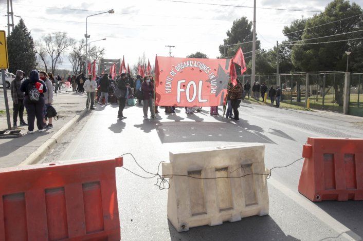 Organizaciones sociales vuelven a cortar los puentes