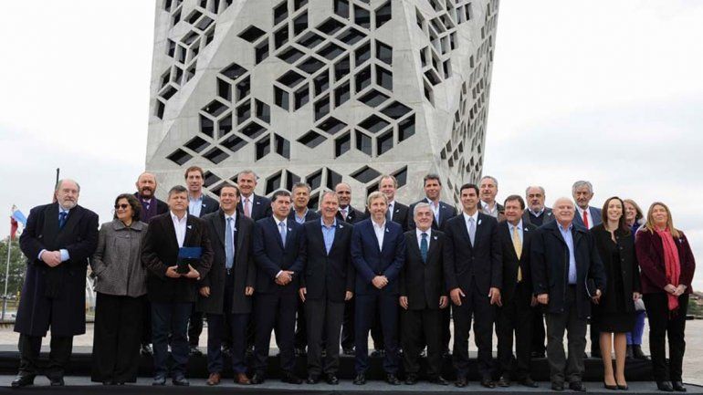 Weretilneck participó de una cumbre de gobernadores en Córdoba.