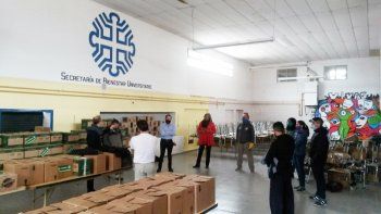 entregaron modulos alimentarios a estudiantes universitarios