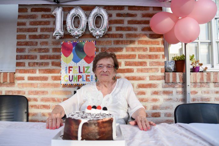 Cumplió 100 años la mujer que firmaba los cuadros por Perón