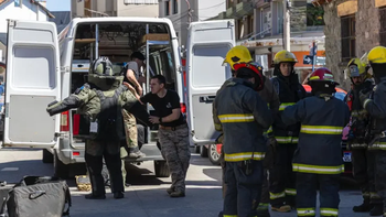 El descubrimiento ocurrió poco antes del mediodía, en un momento en que la plaza principal de la ciudad estaba colmada de estudiantes que preparaban los stands para la Semana de la Juventud.