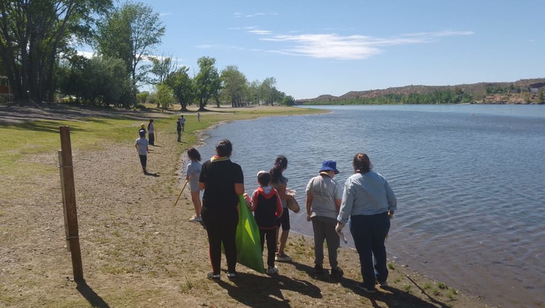 Convocan a voluntarios a sumarse a una jornada de limpieza del río Negro en Isla Jordán.