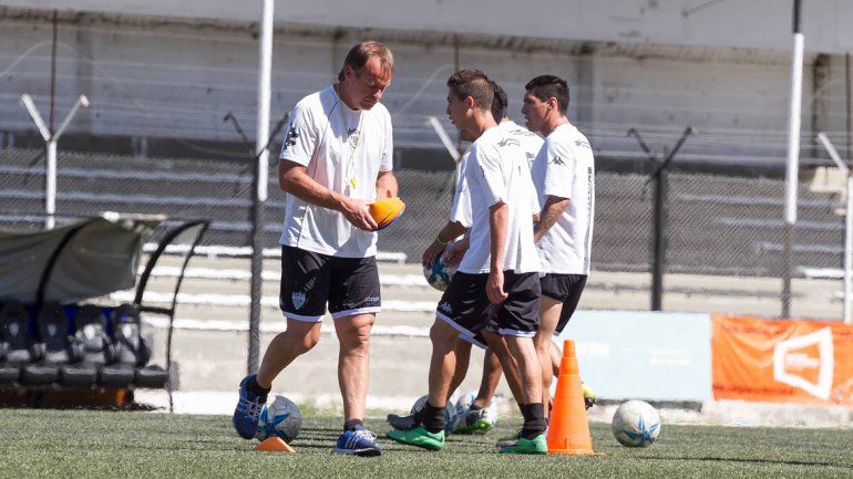 Homann mete mano por las suspensiones. Ávila-Carrasco será la dupla de mediocampistas centrales en un equipo muy ofensivo.