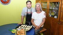 Después del duelo por la muerte de su esposo, Norma se reinventa con las cásicas empanadas. 