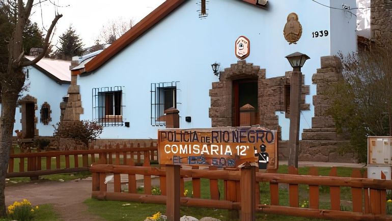 La oficial de la Policía rionegrina denunció a su jefe por malos tratos. Ambos cumplen servicio en la Comisaría 12 de El Bolsón. La oficial de la Policía rionegrina denunció a su jefe por malos tratos. Ambos cumplen servicio en la Comisaría 12 de El Bolsón.