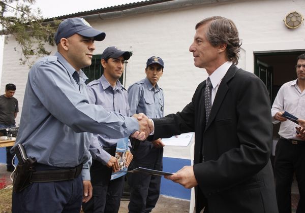 Reconocimiento a policías con destacada labor