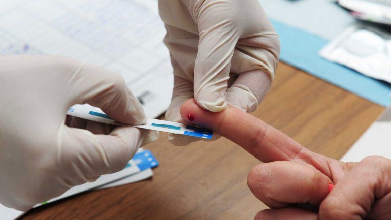 Detectan 12 casos nuevos de VIH por mes en Neuquén