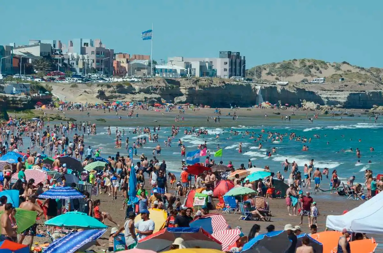 El abuso sexual ocurri&oacute; mientras la joven y su conocido veraneaban con grupos de amigos.