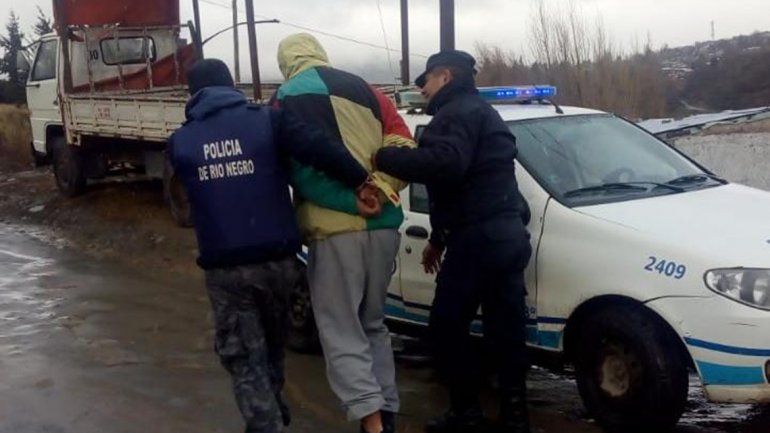 Lo detuvieron por agredir a un hombre que apuñaló a su perro