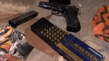 Se incautó un arma marca Bersa,&nbsp;dos cargadores y una caja con 27 proyectiles.