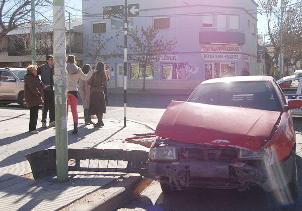 Un violento choque en una esquina céntrica