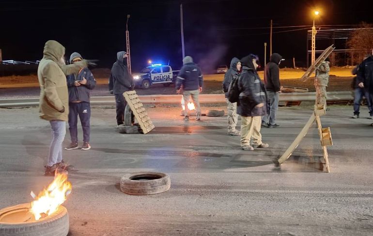 Corte en Ruta 7: ceramistas insisten con el reclamo, ahora con el gas cortado