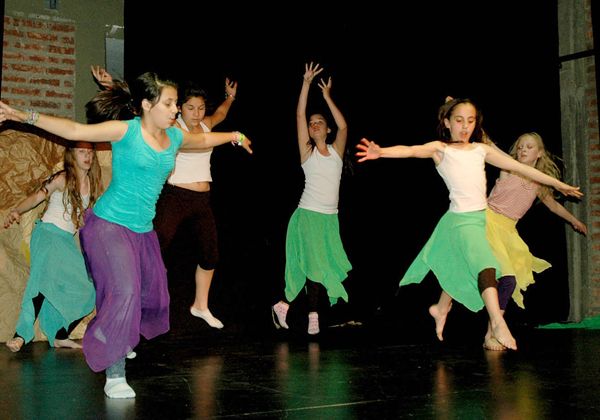 Los jóvenes actores de La Caja muestran sus obras