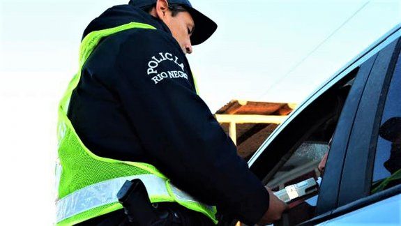 Atraparon a 12 borrachos al volante en los controles en Las Grutas