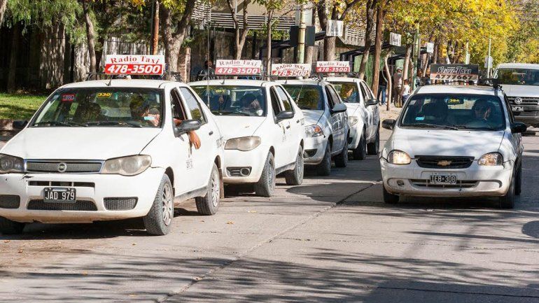 Terminarán con el monopolio en las licencias de taxis