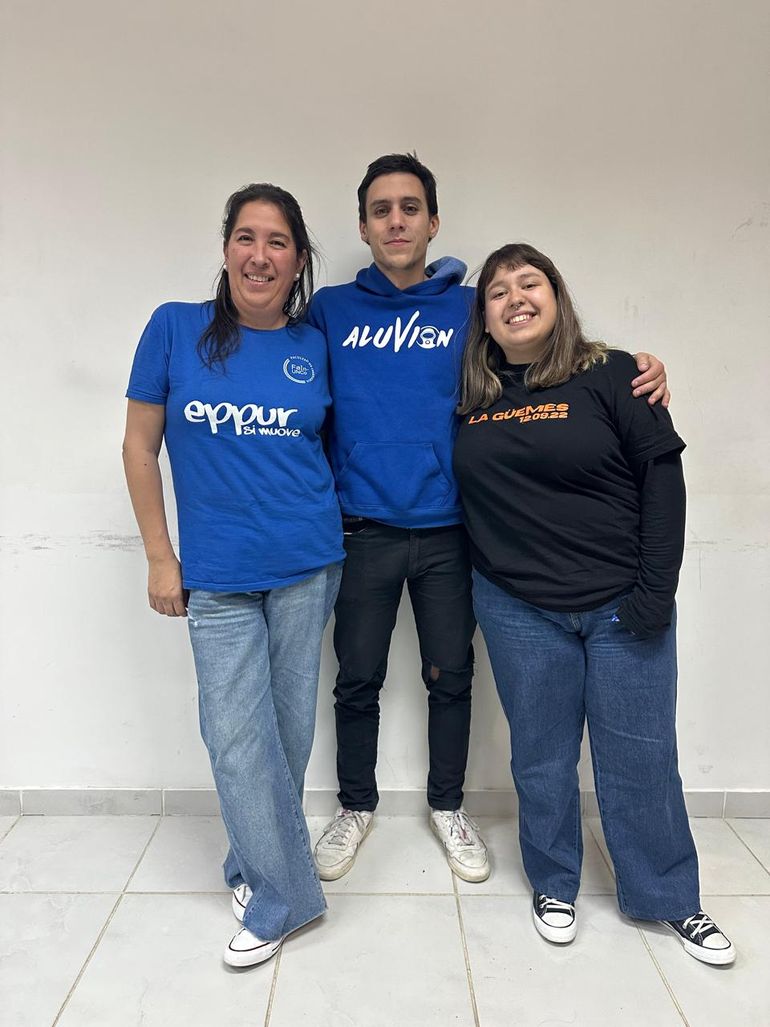 El nuevo presidente de la FUC, Joaquín Berrud, junto a las vicepresidentes primera Roxana Pinto y segunda Zoe Estigarribia. El nuevo presidente de la FUC, Joaquín Berrud, junto a las vicepresidentes primera Roxana Pinto y segunda Zoe Estigarribia.
