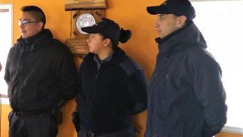 policias de bariloche asistieron a una mujer que dio a luz en su casa