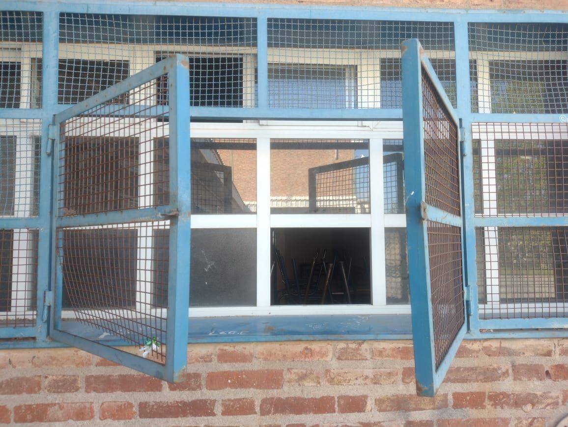 Unter pide serenos y alarmas en todas las escuelas