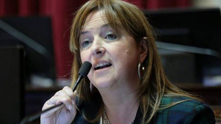 La senadora recordó que la ley antirremate está en vigencia.