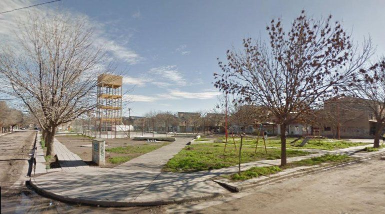 Los sospechosos estaban en la plaza del barrio mostrando el arma.