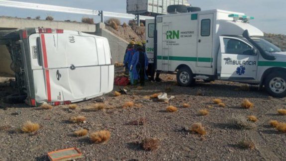 Tres neuquinos heridos en un vuelco en la línea sur de Río Negro