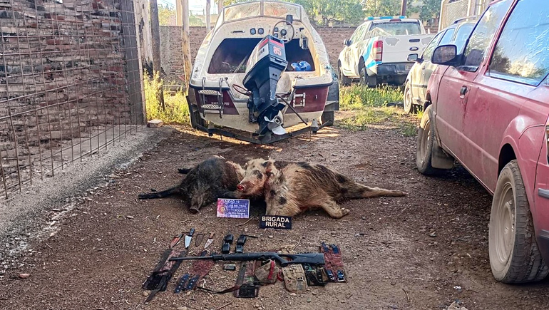 Los sospechosos se trasladaban en una Ford Ranger y llevaban una lancha