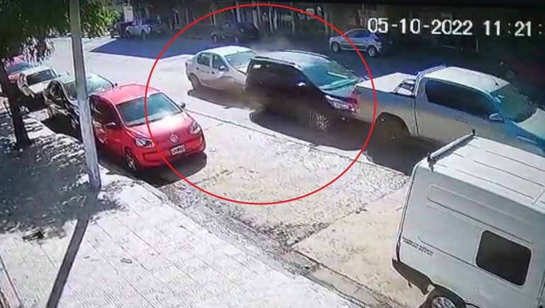 Con un video clave, una familia cipoleña busca al conductor que chocó su auto y se fugó