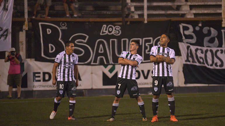 Cipo estiró su buena racha con otra goleada en casa