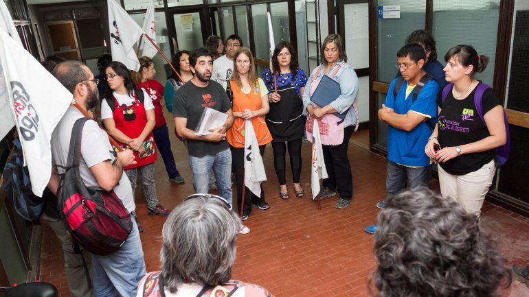 La Unter denunció que el conflicto paralizó las clases en escuelas rurales.