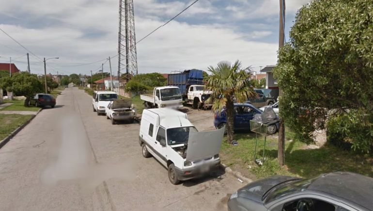 Los delincuentes usaron una grúa para llevarse el vehículo como si fuera un traslado común.