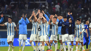argentina sufrio pero lo dio vuelta ante uzbekistan y gano en el debut