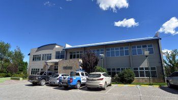 una adolescente victima de abuso sexual renuncio al apellido de su papa