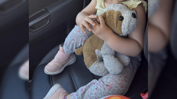 Almita perdió su peluche de apego y solicita la colaboración de toda la comunidad de Cipolletti para encontrarlo. Almita perdió su peluche de apego y solicita la colaboración de toda la comunidad de Cipolletti para encontrarlo.