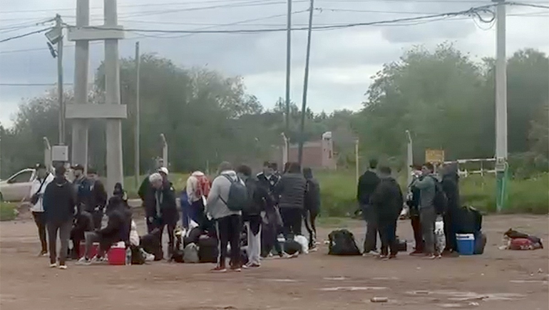 Los pasajeros de dos colectivos