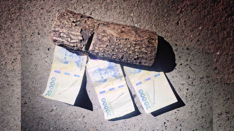 La pareja fue detenida por realizar compras con billetes falsos.&nbsp;
