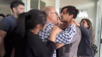 tension: a las pinas sacaron a manifestantes de la unrn