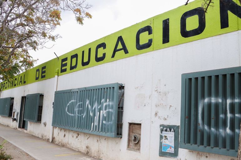 El Consejo de Educación está pegado a la Comisaría 32. Ni así evitan ser víctimas de robos.
