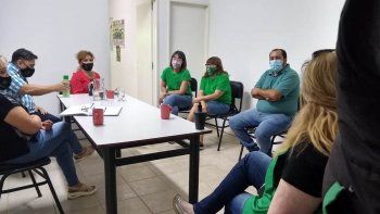 negocian volver a trabajar a las escuelas