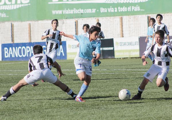 El fútbol de la Liga Confluencia, en suspenso