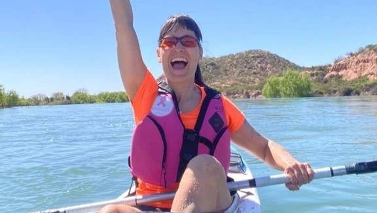 Claudia y su felicidad arriba del bote.&nbsp;