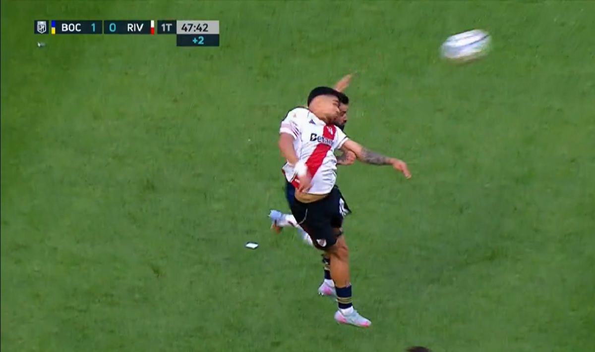 La gran polémica del Superclásico: ¿hubo falta de Giménez sobre Paulo Díaz en el gol de Boca?