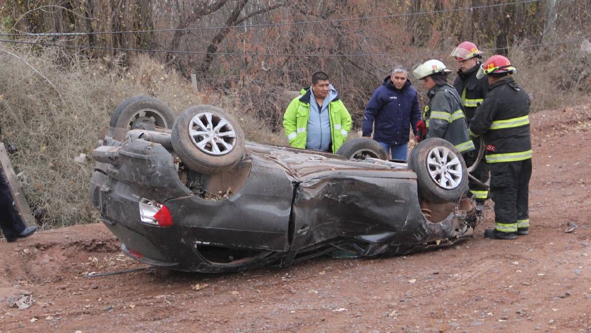 El Volkswagen Gol TRend en el trágico vuelco camino a Centenario.