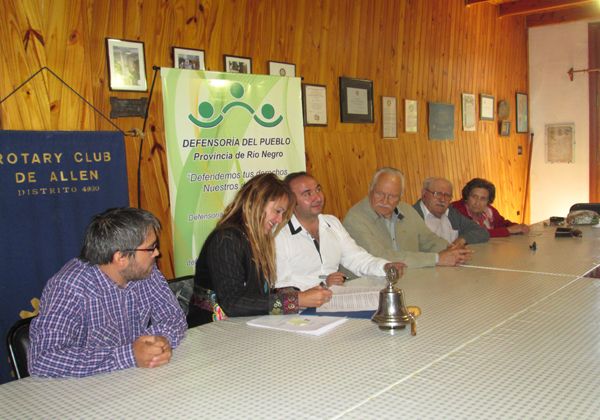 Intensa actividad de la defensora del Pueblo en Allen