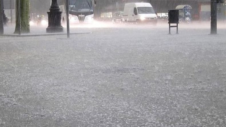 En este contexto, se esperan tormentas con granizo, abundante caída de agua, actividad eléctrica y viento.