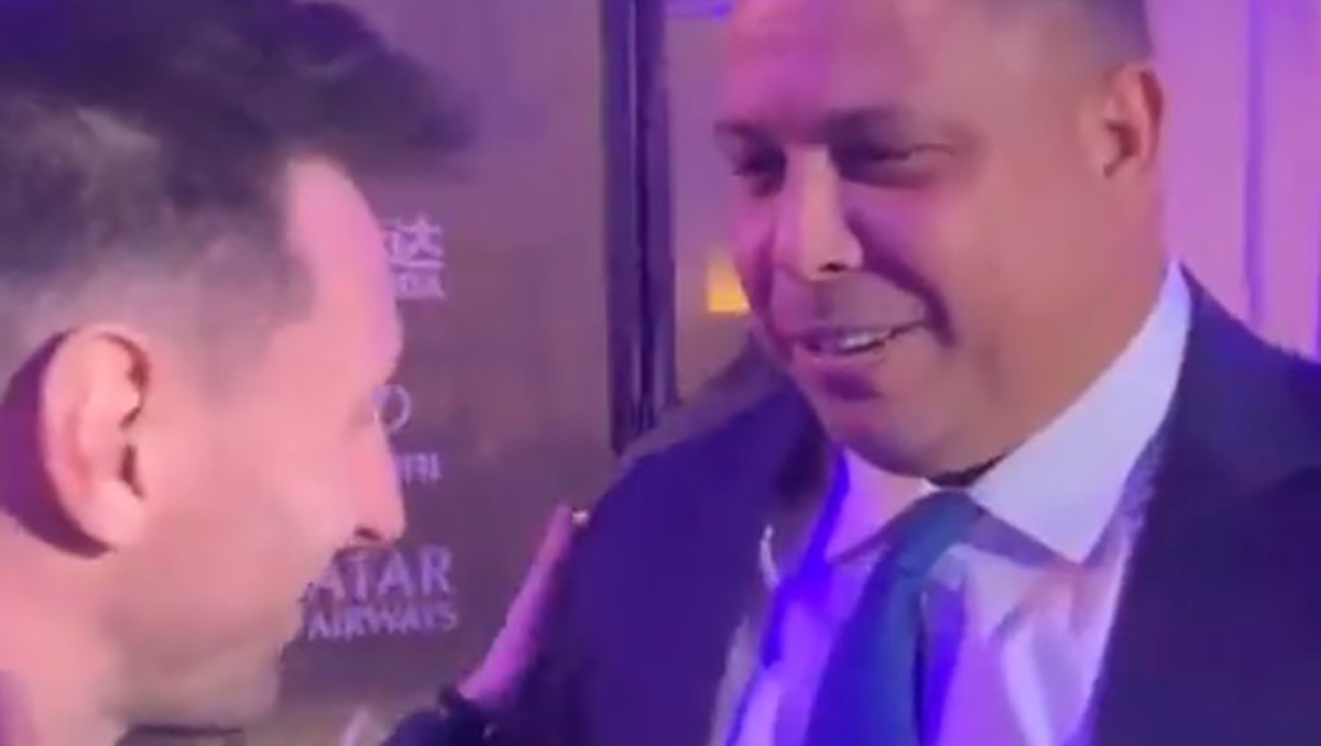 Que lindo estás: el encuentro entre Messi y Ronaldo en la premiación