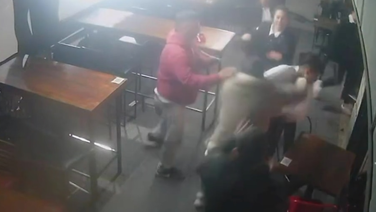 El video de la feroz golpiza en la cervecería.