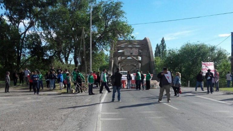 ATE Neuquén levantó los bloqueos en los puentes a la espera de una reunión