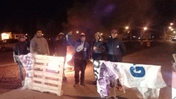 la uocra corta la ruta 22 en plottier y la 7 en centenario